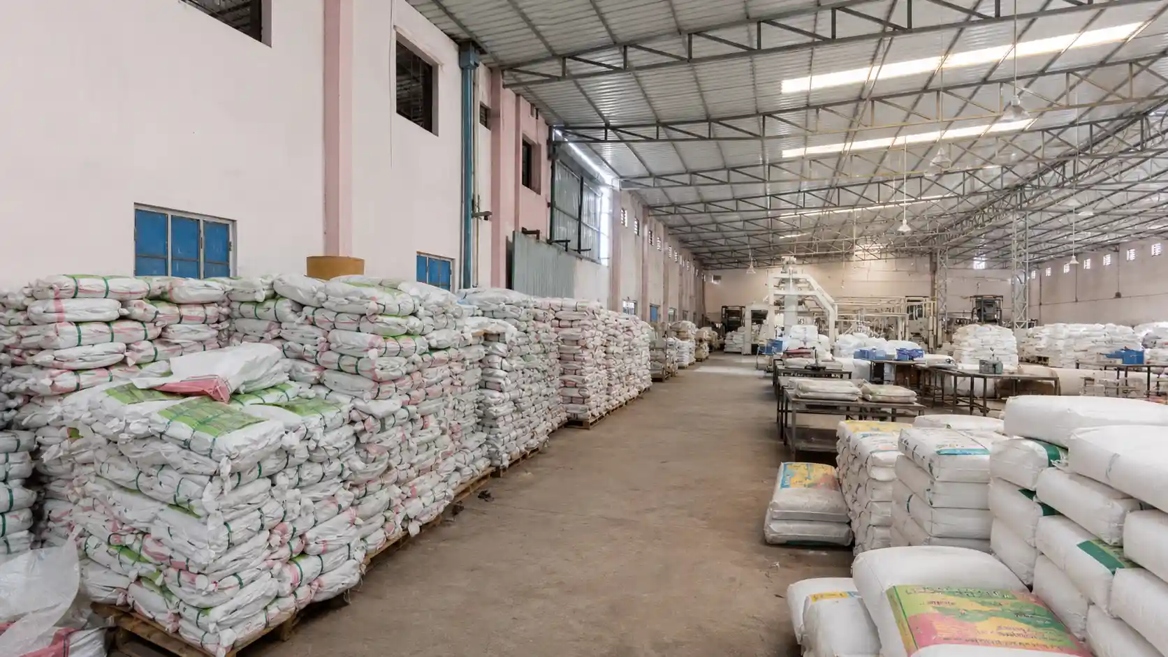 PP bag manufacturing unit with woven fabric rolls and machines